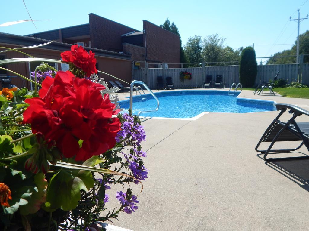 Complexe Hotelier Pelchat Les Escoumins Exterior foto